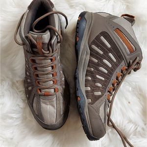 Columbia BM3791-221 mid omni-tech hiking boots